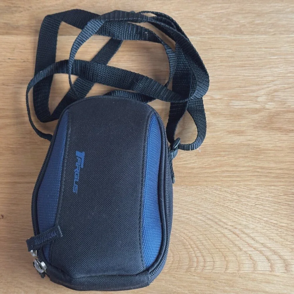 TARGUS Camera Case Zippered Bag, Adjustable Strap, Black/Blue, Model DLEC200B